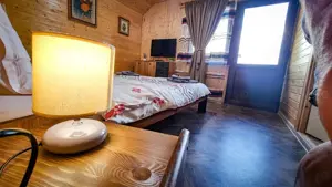 Cazare de vis în Apuseni   cabane, butoaie, ciubăr, aproape de Sibiu