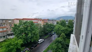 Apartament de 4 camere , zona Tractorul