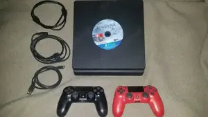 Ps4 slim cu GOD OF WAR RANAROK  la 799 ron 