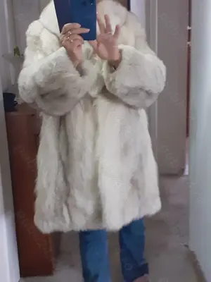 Vând blană de vulpe polară