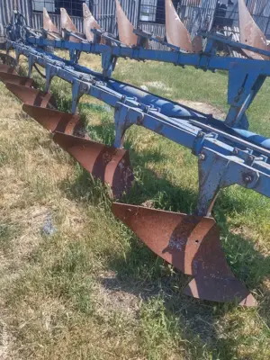 vînzare plug reversibil cu 8 brazde reversibil pr