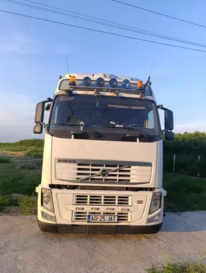 Ansamblu Volvo EEV 2011, Semiremorca Schmitz Varios