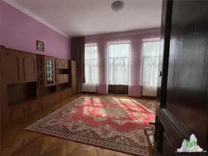 Apartament cu 4 camere  de vanzare, Ultracentral,  Kogalniceanu, curte si pod - imagine 4