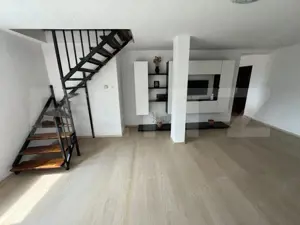 Apartament de vanzare, cu 3 camere, 115 mp, zona Tilisca