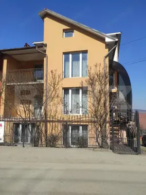 Casa cu 6 camere, 270 mp , 375 mp teren, zona Valea Ghinzii