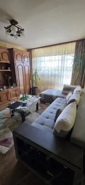 Apartament de vanzare, cu 4 camere, 4 balcoane, 75 mp, zona Blv Bucuresti