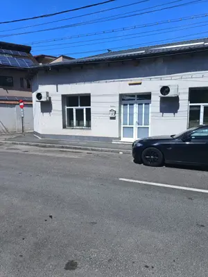 Casă de vânzare în centrul Galațiului   150 mp utili, curte interioară cu foișor, 3 camere   3 băi