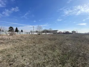 GIULESTI | Teren intravilan PUZ V3a2 3 loturi: 5500 + 1800 + 1800