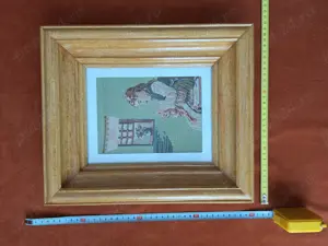 Goblen vechi cu rama din lemn lacuita si sticla peste goblen, model 1