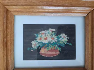 Goblen vechi cu rama din lemn lacuita si sticla peste goblen, model 3