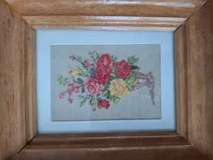 Goblen vechi cu rama din lemn lacuita si sticla peste goblen, model 4 - imagine 3