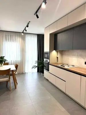 Apartament cu 2 camere de inchiriat in Centrul Civic