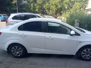 Vând Chevrolet Aveo T 300 - imagine 2