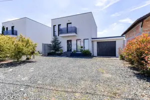 Vilă de lux cu piscina de închiriat