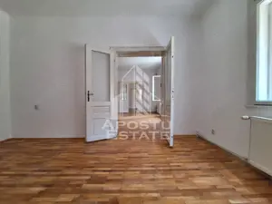 Spatiu de birou sau apartament cu 3 camere, 85 mp utili, Boul Rosu