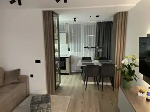 Regim hotelier: salon cu parcare