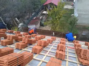 montaj tabla tip tigla , tigla ceramica Creaton&Tondach , tigla  beton Bramac  Velux. - imagine 4