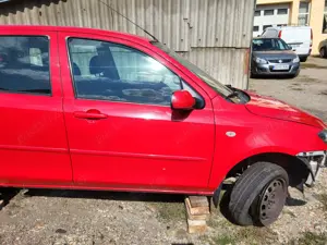 Vand autoturism Mazda2,rosu,2007,benzina 1.3, avariat fata - imagine 5