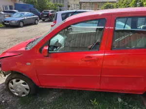 Vand autoturism Mazda2,rosu,2007,benzina 1.3, avariat fata - imagine 2