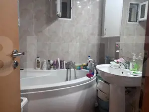  Apartament de vanzare, cu 3 camere, 55 mp, zona Lipovei - imagine 3