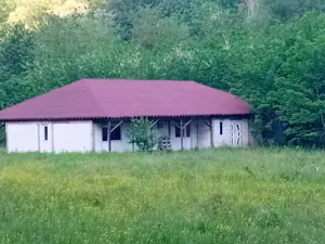 Vand casa de vacanta la rosu