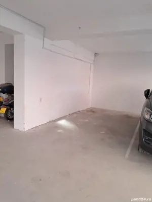 Vand loc de parcare acoperit