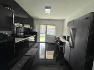 Casa de vanzare cu 4 camere, saună, garaj, Floresti!