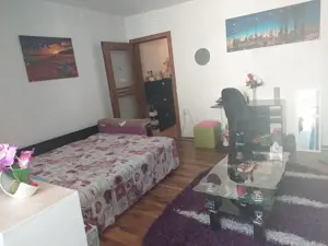 Mobilat  #537;i utilat complet, la etajul 3