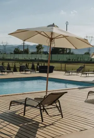 De Vanzare Proprietate Fabuloasa Zona Roznov  - imagine 2 De Vanzare Proprietate Fabuloasa Zona Roznov  - imagine 2