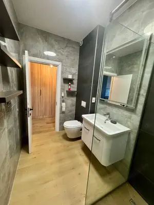 1 camera mobilata si utilatala 4 minute de biserica Tosca Musicescu - imagine 11