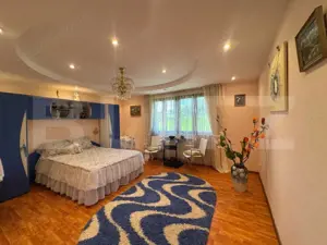 Vila de vanzare, cu 9 camere, 360 mp, zona Orăștie