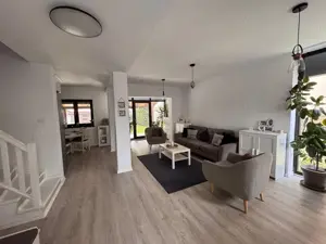 De vanzare duplex situat pe calea  Calea Urseni la 4 minute de Vila Contra