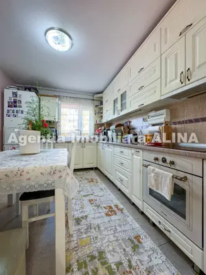 Ap. 3 camere in Deva, zona Astoria, 70 mp, decomandat, etaj 3. - imagine 2