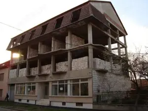 De vanzare constructie 5 niveluri