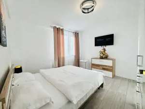 Apartament cu 3 camere complet mobilat si utilat, vedere la Mare  - imagine 13