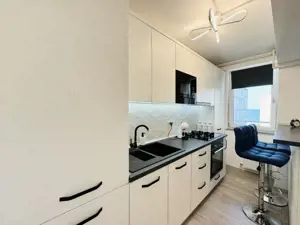 Apartament cu 3 camere complet mobilat si utilat, vedere la Mare  - imagine 6