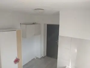 Vând garsoniera camera