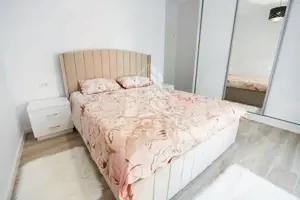 Apartament cu 3 camerere, mobilat de lux parcare subterana si piscina. - imagine 11