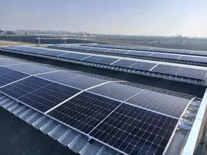 Angajez muncitori mantaj panouri fotovoltaice  - imagine 3