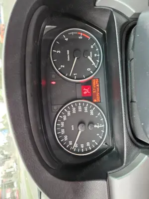 BMW E90 diesel din 2005 - imagine 4 BMW E90 diesel din 2005 - imagine 4