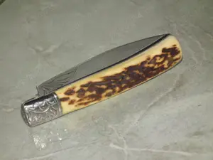 Briceag traditional maghiar gravat plásele corn neutilizat.