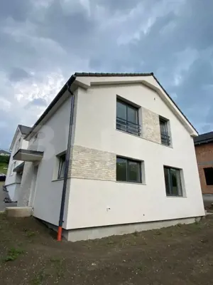 Casa cu 4 camere, 120 mp, incalzire in pardoseala, 250 mp de teren, Dezmir