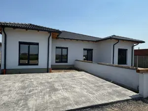 Duplex pe parter în Moșnița Nouă