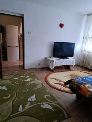 Inchiriez apartament 2 camere zona de sus