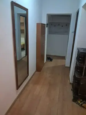 Inchiriez apartament 2 camere in Oravita, decomandat, etaj 2