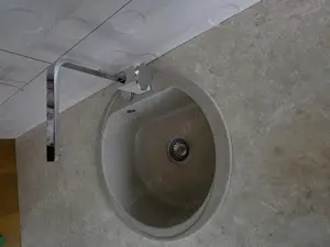 Chiuvetă din compozit și baterie 