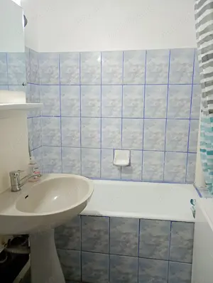 Închiriez garsonieră 