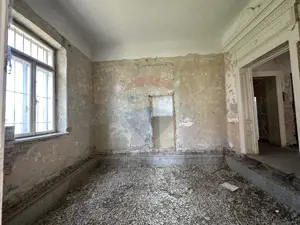 Monument Istoric Teatru langa Liceul Cuza - imagine 8