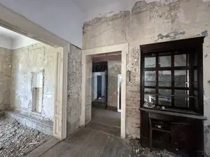 Monument Istoric Teatru langa Liceul Cuza - imagine 9