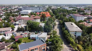 Monument Istoric Teatru langa Liceul Cuza - imagine 6